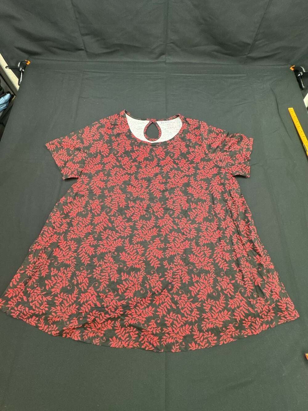 Roaman's Swing Ultimate Tee Size 18/20 Red Black Botanical Keyhole Back